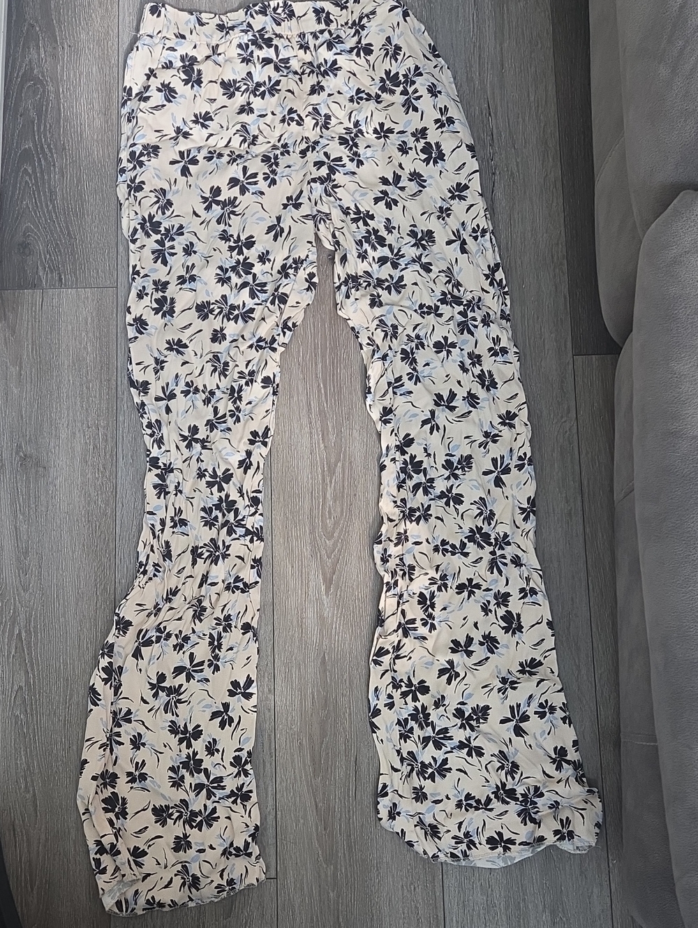 Zara Cream Wide-Leg Pants with Navy Floral Pattern